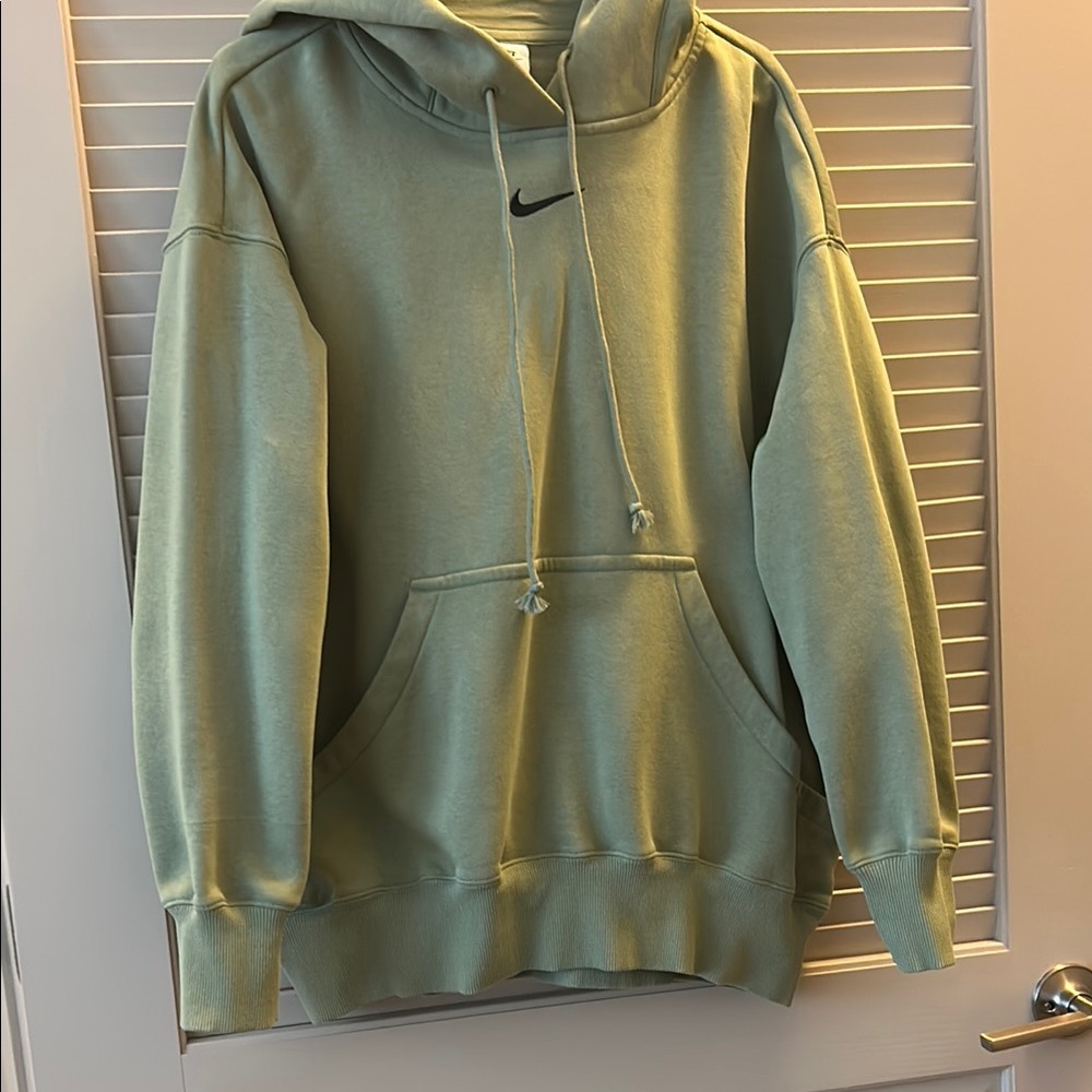 Nike Men's Green Hoodie